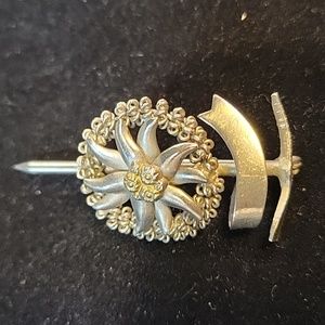 Vintage Western Germany Edelweiss Hat/Label Hiking Ice Pick Pin.
